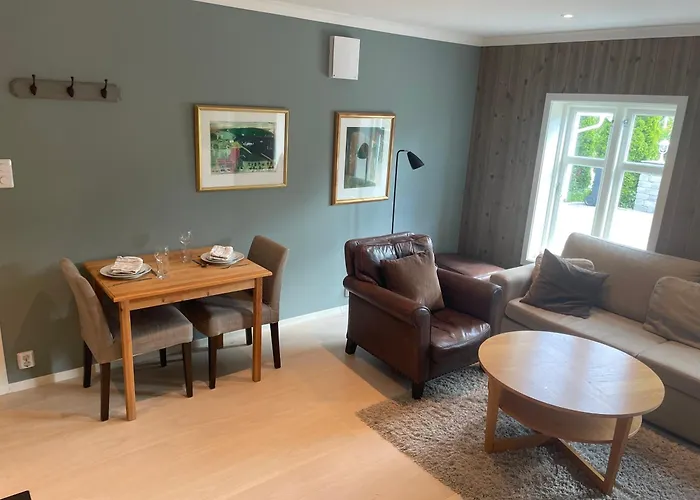 Modern Apartment Near City Center - Free Parking