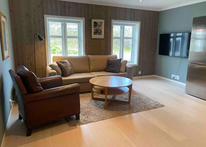 Modern Apartment Near City Center - Free Parking