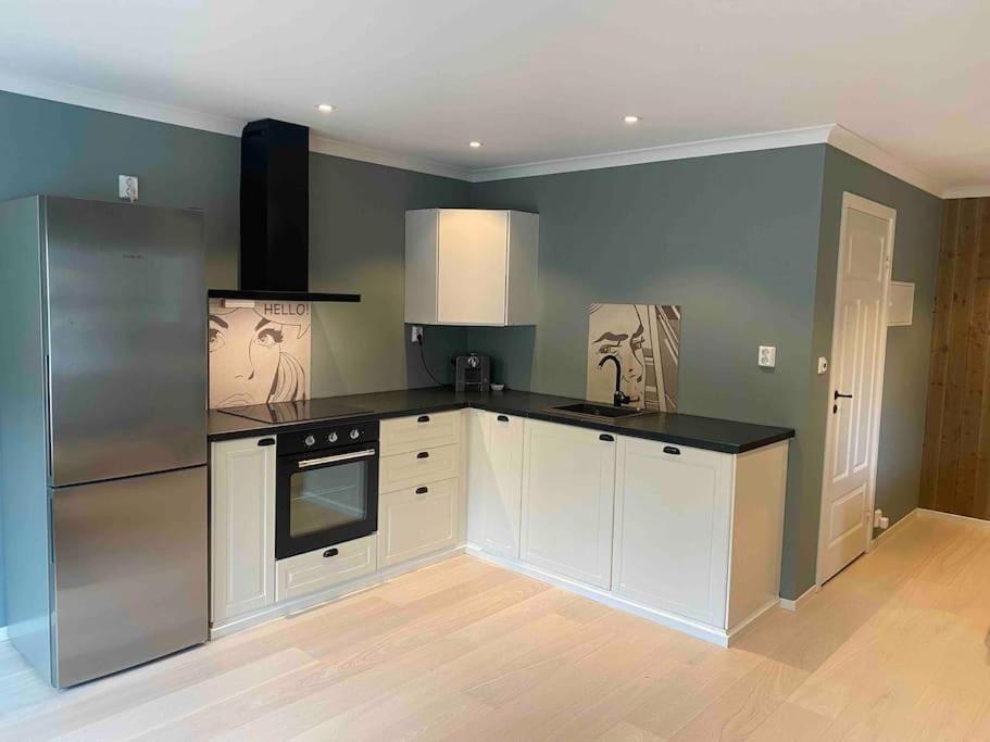 Modern Near Center - Free Parking Apartment *