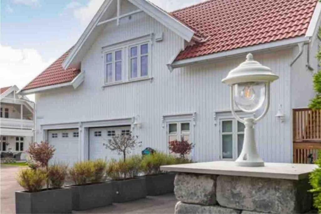 Modern Near Center - Free Parking Apartment